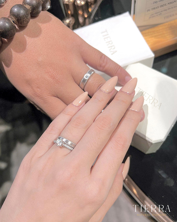 Cách đeo nhẫn cưới đã nhận được sự quan tâm từ thời Ai Cập cổ đại